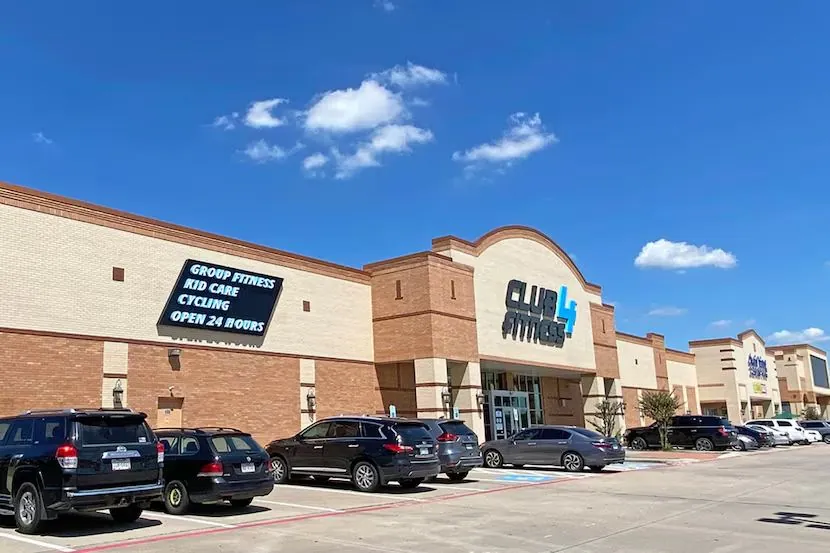 Class B retail center with vacant anchor space
